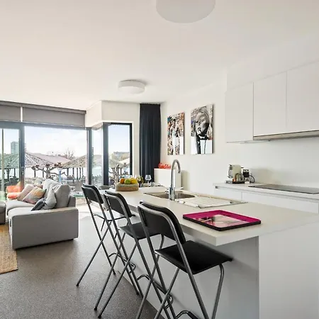 Appartement Ernest 33 *